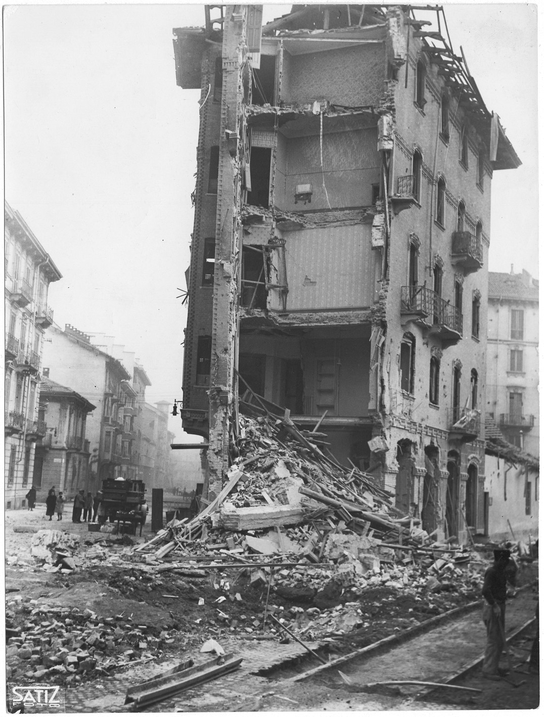 Via Duchessa Jolanda 28 dopo il bombardamento nella notte tra il 20 e il 21 novembre 1942 su Torino (Archivio Storico Città di Torino)